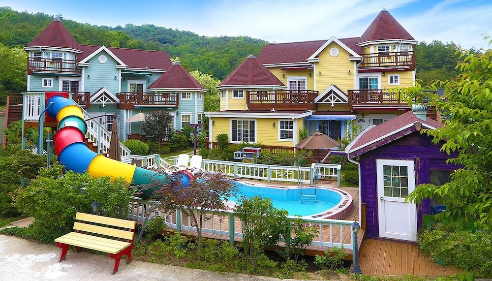hotelImg