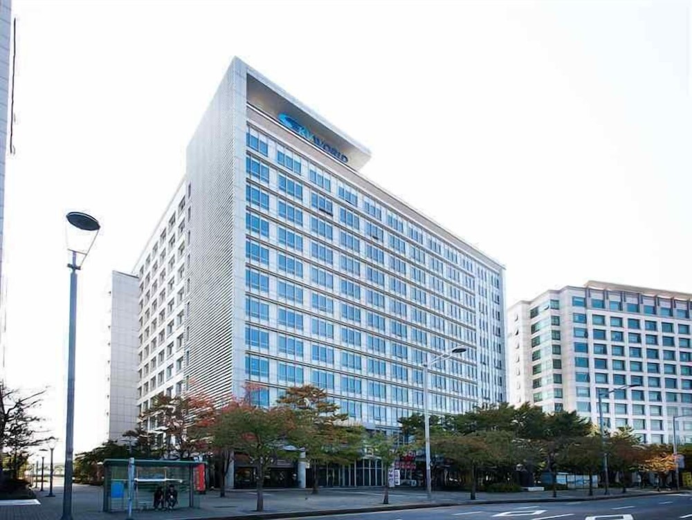 hotelImg