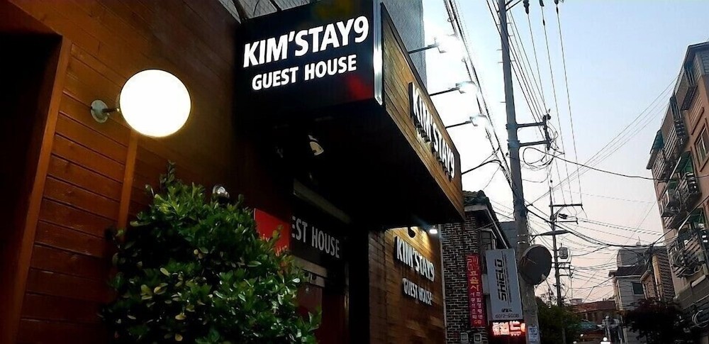 hotelImg