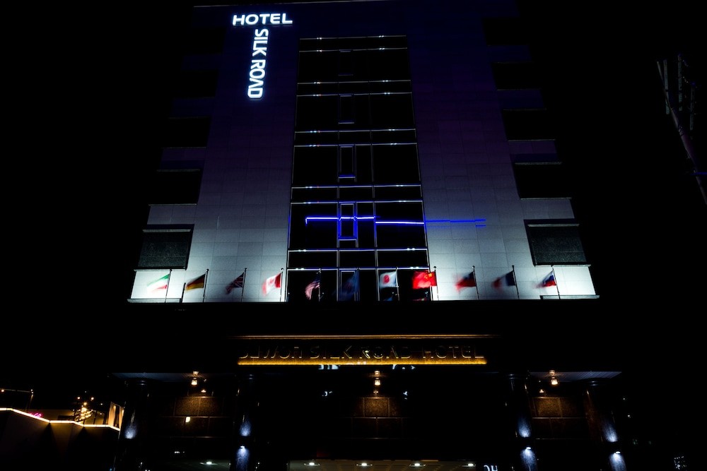 hotelImg