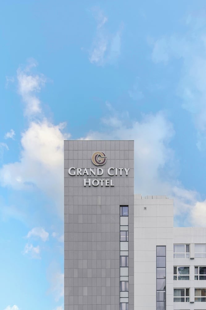 hotelImg
